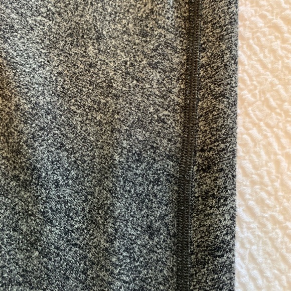 Lululemon Wunder Under 28”, Size 12 - Picture 5 of 6